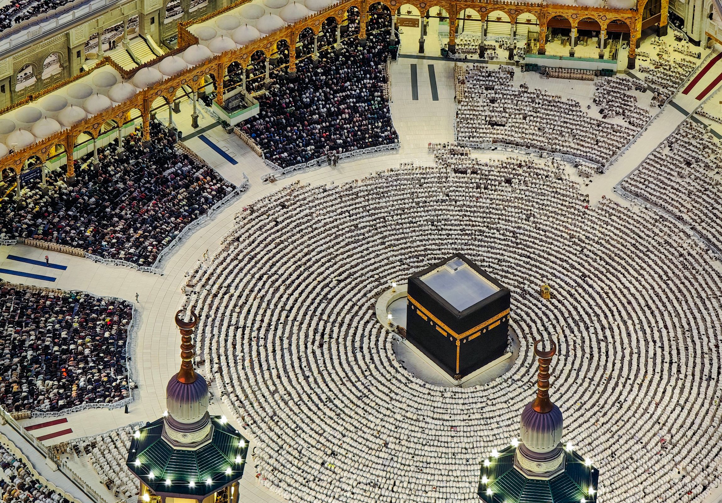 Ka'bah dan area Mataf dilihat dari atas